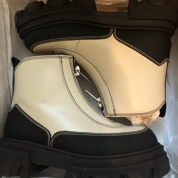 Ganni Shoes - Leather Zip Ankle Boots - oyster gray, 21 fw